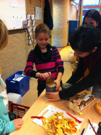 We willen ook vruchtjes op de pannenkoeken, dus maak het blik maar open!