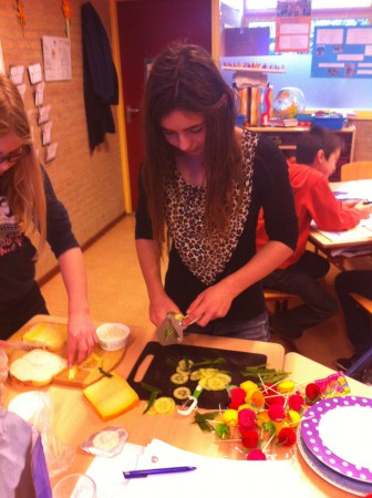 Donderdag: de sandwiches worden klaargemaakt. 