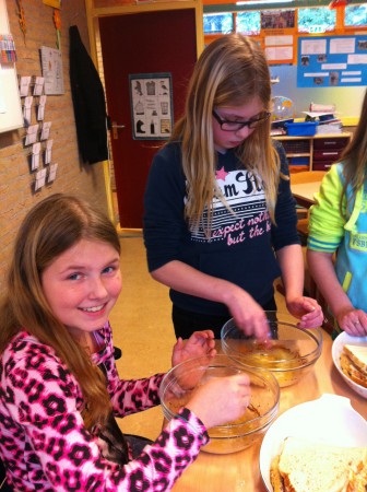 Vrijdag: Wij maken vast het beslag voor wentelteefjes.